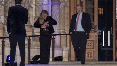 “استعدوا لفراق أحبابكم”.. هل استعد رئيس وزراء بريطانيا لوداع أحبابه بعد إصابته بكورونا؟