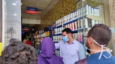 لمواجهة “كورونا”.. جهاز لفحص “الزبائن” قبل التسوق في العاشر من رمضان (صور وفيديو)