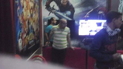 ضبط محل “سايبر وبلايستيشن” خالف قرار حظر التجوال في قنا (صور)