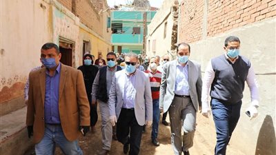 محافظ المنوفية يتفقد العزل المنزلى بالقرى المعزولة بسبب كورونا (صور)