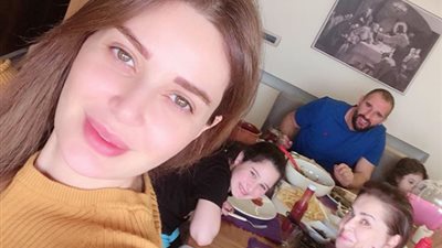 سيرين عبد النور تتحدى كورونا وتحتفل بعيد “الشعنينة” مع عائلتها (صورة)