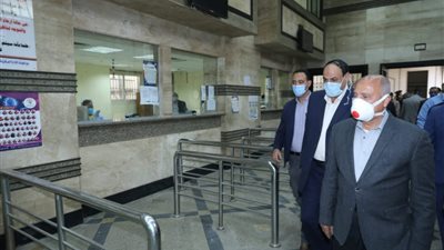 وزير النقل يتابع انتظام حركة تشغيل مترو الأنفاق قبل بدء توقيت حظر التجوال (صور)