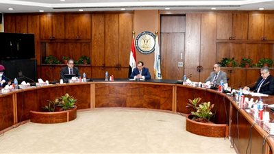 وزراء البترول والسياحة والطيران يبحثون التعاون في تنفيذ برنامج تحفيز الطيران