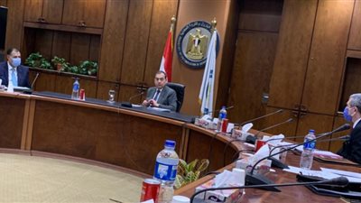 وزير البترول يؤكد على توافر المنتجات البترولية بكافة أنواعها في السوق المحلي
