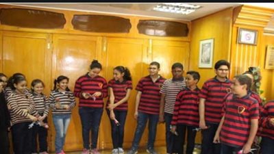 عامل بمدرسة في أسوان يستغيث بالمسؤولين لإنقاذه من صاحبها