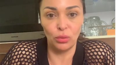 بعد الهجوم عليها.. داليا البحيري: “أول من دعمت العمالة غير المنتظمة.. والحظر الكامل عشان اللي نازلين يعملوا شوبينج” (فيديو)