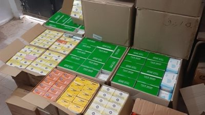 ضبط 37 ألف كمامة وجوانتي و172 زجاجة كحول مجهولين المصدر بالأقصر (صور)