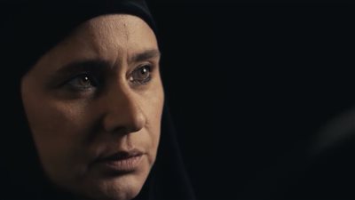 مسلسل عملة نادرة الحلقة الـ 12| نيللي كريم تهرب من منزل عبد الجبار.. وأحمد عيد يكشف سرها