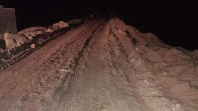 لعدم تكرار الانهيار.. إنشاء جسر ترابي بين مياه الصرف الزراعي وبحيرة سيوة بمطروح