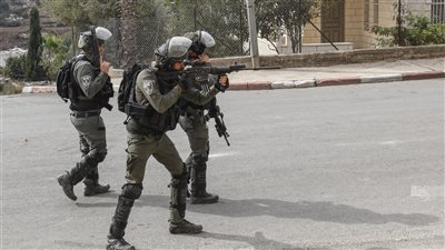 الاحتلال الإسرائيلي يعتقل 25 فلسطينيًا في الضفة الغربية