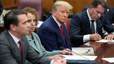 محاكمة ترامب | محكمة مانهاتن توجه 34 تهمة جنائية للرئيس الأمريكي السابق.. والأخير يدفع ببراءته 