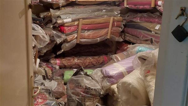 غلق وتشميع مخزن ستائر