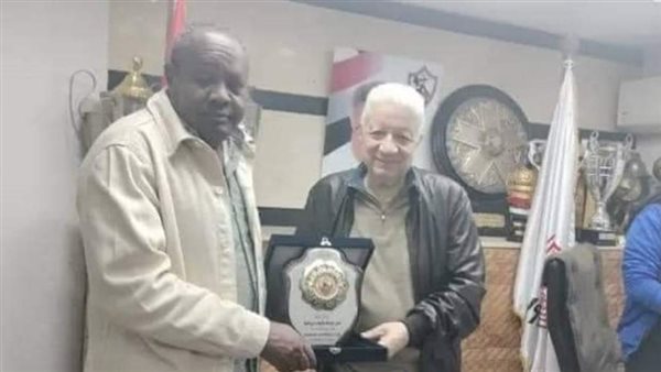 مرتضى منصور مع رئيس