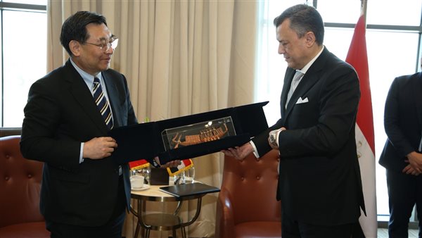 وزير السياحة والآثار