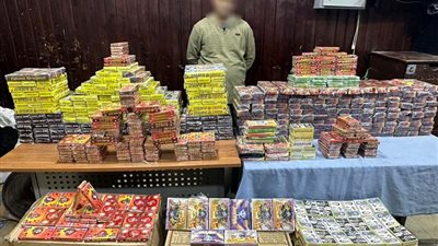 القبض على متهم بحوزته مليون وحدة ألعاب نارية بالأزبكية 