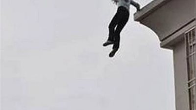 والدها رفض خطبتها.. تفاصيل إلقاء طالبة بنفسها داخل مدرسة ثانوية بالعياط