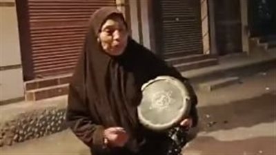 أم علاء أقدم مسحراتية في المحمودية بالبحيرة: بربي 5 أولاد بعد وفاة زوجي.. ونفسي أحج| بث مباشر 