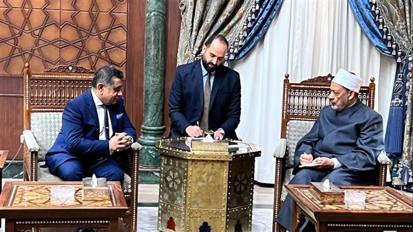 لقاء شيخ الأزهر والمسئول