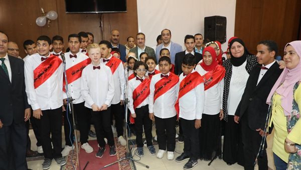 محافظ المنوفية مع