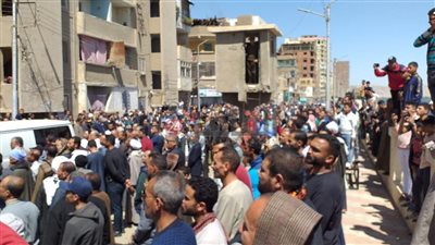 حزن وبكاء.. أعداد غفيرة تشارك بجنازة مدير أمن بورسعيد في سوهاج 