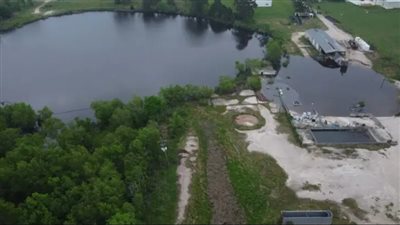 التهمت خزانات نفط وأعمدة الهاتف.. حفرة بعمق 1000 قدم تثير الزعر في تكساس بالولايات المتحدة