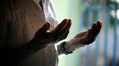 دعاء آخر جمعة من رمضان.. اللهم اجعل صيامنا وقيامنا خالصًا لوجهك الكريم