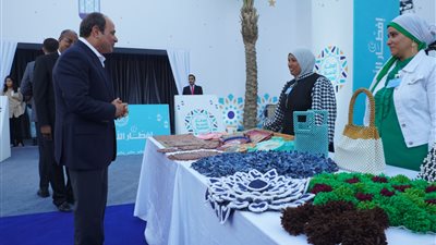 الرئيس السيسي: حريصون على دعم أصحاب الحرف اليدوية