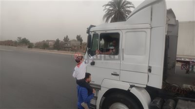 مطبخ الخير.. أهالي المنوفية يقدمون الوجبات للصائمين يوميا على الطريق الإقليمي | صور