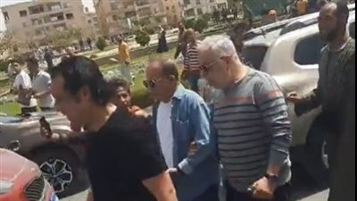 أشرف زكي ومحمد محمود أول الحضور بجنازة شيرين الطحان
