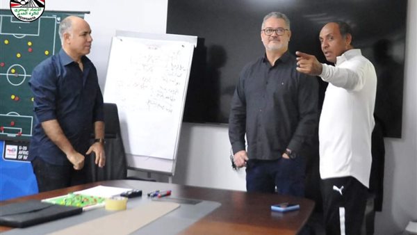 ميكالي يحاضر مدربي