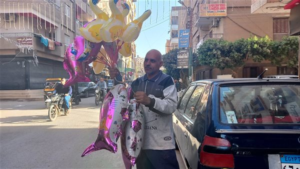 عم سكر بائع بالونات