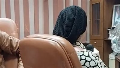 فتاة تتهم 3 شباب بالتعدي عليها جنسيًا: خدروني بالعصير وجردوني من هدومي | بث مباشر