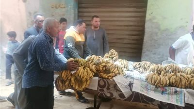 لا تهاون مع المخالفين.. تحذير شديد اللهجة من محلية نجع حمادي بقنا للباعة الجائلين