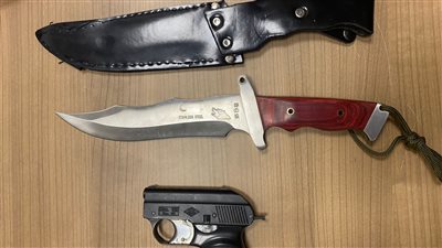 ضبط راكب بحوزته طبنجة وخنجر بمطار القاهرة الدولي