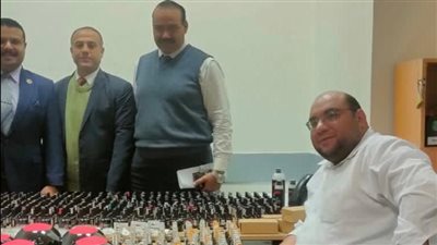 ضبط راكب حاول تهريب 606 عبوة مستحضرات تجميل و42 جهاز استشعار لاسلكي