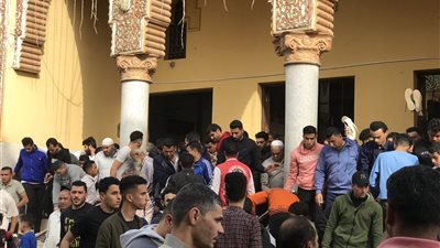 بالزغاريد.. المئات يشيعون جثمان شاب لقي مصرعه على يد بلطجي بالدقهلية