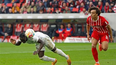 بايرن ميونخ يفوز على فرايبورج ويواصل صدارة البوندسليجا.. ودورتموند يضرب برلين بثنائية