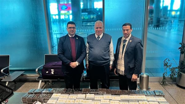 مطار القاهرة 