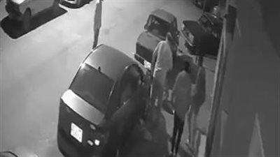 بعد نشر القاهرة 24.. القبض على المتهم بالتعدي على سيدة بسبب إطعام القطط أمام منزله بالمهندسين