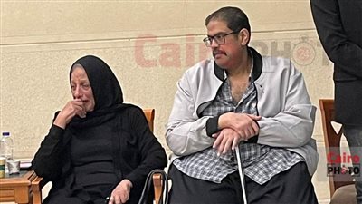 بكاء وحزن والدة شيرين الطحان في عزاء ابنتها بمسجد المشير طنطاوي| بث مباشر