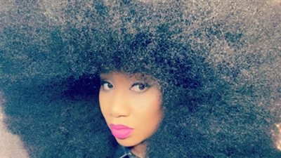  امرأة تحطم الرقم القياسي لأكبر قصة شعر أفرو طبيعية 