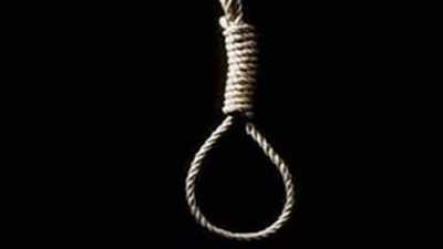 بعد مرورها بأزمة نفسية.. طالبة تنهي حياتها شنقًا في المنيا