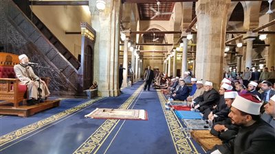 طريق للجنة ورفع الدرجات.. عضو هيئة كبار العلماء يوضح فضل السجود 