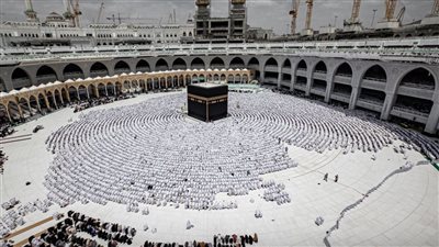 أرض الحرم باردة رغم ارتفاع درجات الحرارة في السعودية.. تعرف على السبب