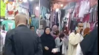 استعدادا لـ عيد الفطر.. زحام المواطنين على شراء ملابس العيد| بث مباشر 