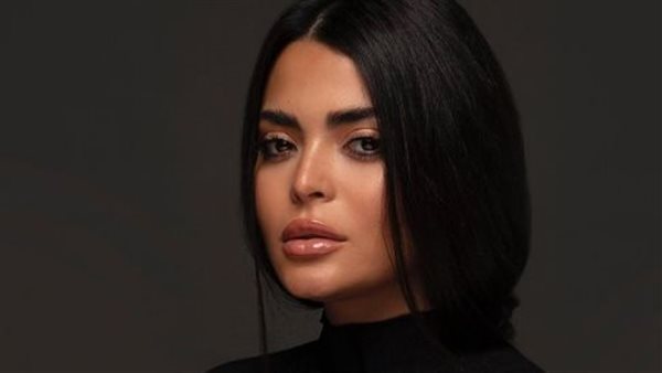 الفنانة أسماء جلال