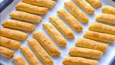 طريقة عمل المنين بالزيت..7 نصائح للحصول على قراميش هشة من الداخل