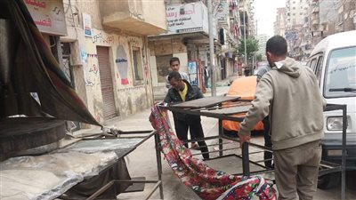 حملات قبل العيد.. أحياء الإسكندرية تحرر عشرات المخالفات لمحلات تجارية وأسواق