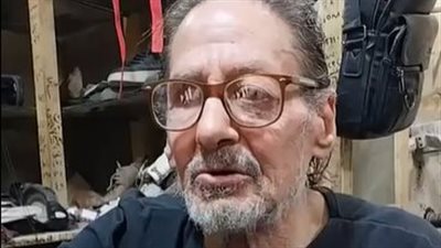 قصة كفاح أقدم إسكافي بالسويس: اشتغلت في المهنة وأنا عندي 10 سنين وفقدت عيني فيها| بث مباشر