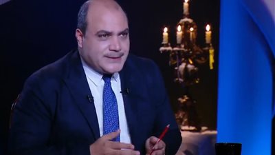 فيه بيوت مصريين فيها مليارات الدولارات.. محمد الباز يوضح سبب أزمة النقد الأجنبي في مصر